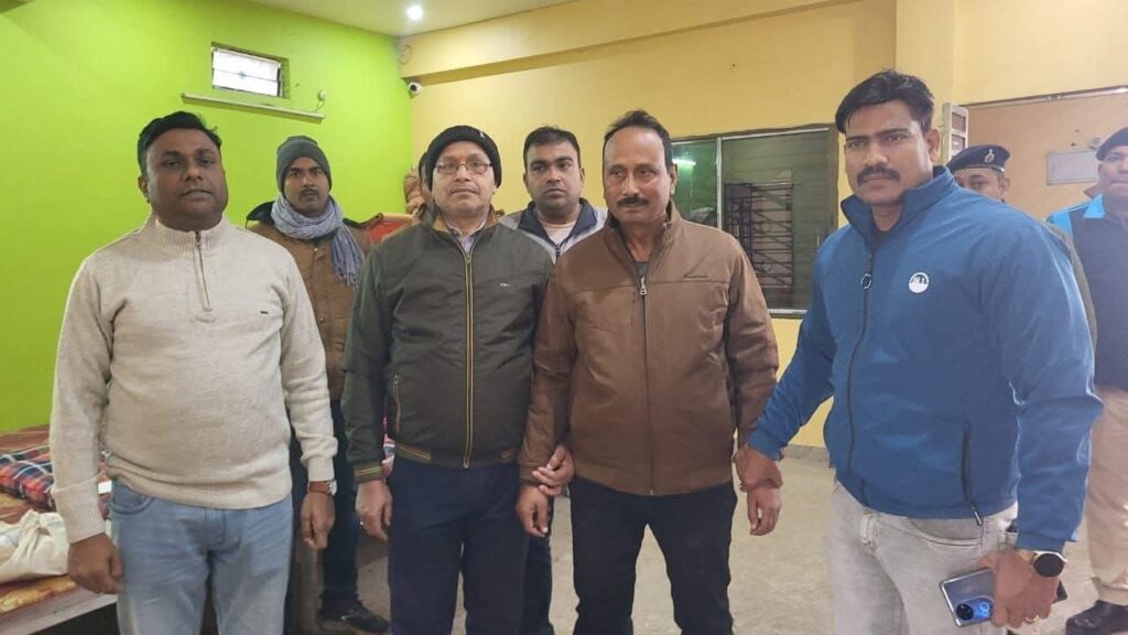 बिहार: दरोगा जी चाय की दुकान पर ले रहे थे घूस! तभी निगरानी ने बिछा दिया जाल, 40 हजार रिश्वत लेते रंगेहाथ धरा गये 1 FB IMG 1766494233877
