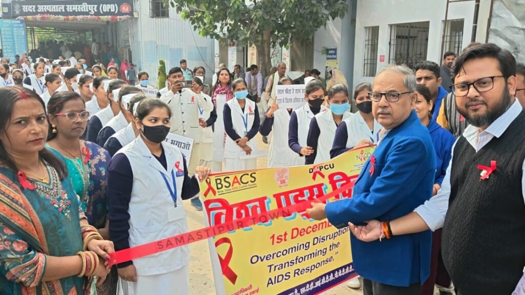 विश्व एड्स दिवस पर सदर अस्पताल में जागरूकता रैली का आयोजन, सिविल सर्जन ने हरी झंडी दिखाकर किया रवाना 1 IMG 20251201 WA0090