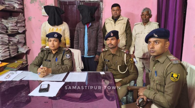 विद्यापतिनगर में नमकीन चिप्स लूट कांड का पर्दाफाश, दो गिरफ्तार, लूटी गई पिकअप और चिप्स के साथ लूट में उपयोग की गई बोलोरो बरामद 1 IMG 20251202 WA0064