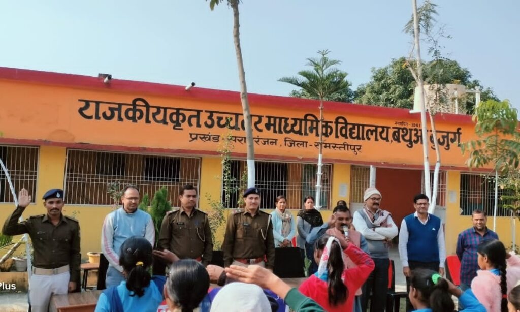 छात्रों-शिक्षकों को साइबर जागरूकता की दी गयी जानकारी, ऑनलाइन ठगी और साइबर अपराधों से सतर्क रहने की अपील 1 IMG 20251206 WA0117