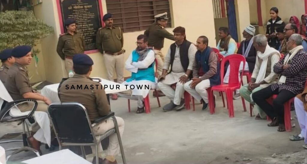 कर्पूरीग्राम थाने पर पुलिस-जन संवाद शिविर आयोजित, अब थानों में नियमित रूप से SP खुद ही करेंगे आम लोगों से संवाद 1 IMG 20251210 WA0029