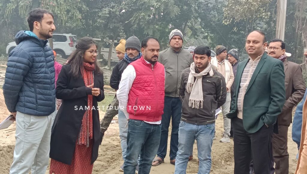 समस्तीपुर DM ने ताजपुर में निर्माणाधीन परियोजनाओं का किया निरीक्षण, दिये आवश्यक दिशा-निर्देश 1 IMG 20251223 WA0047