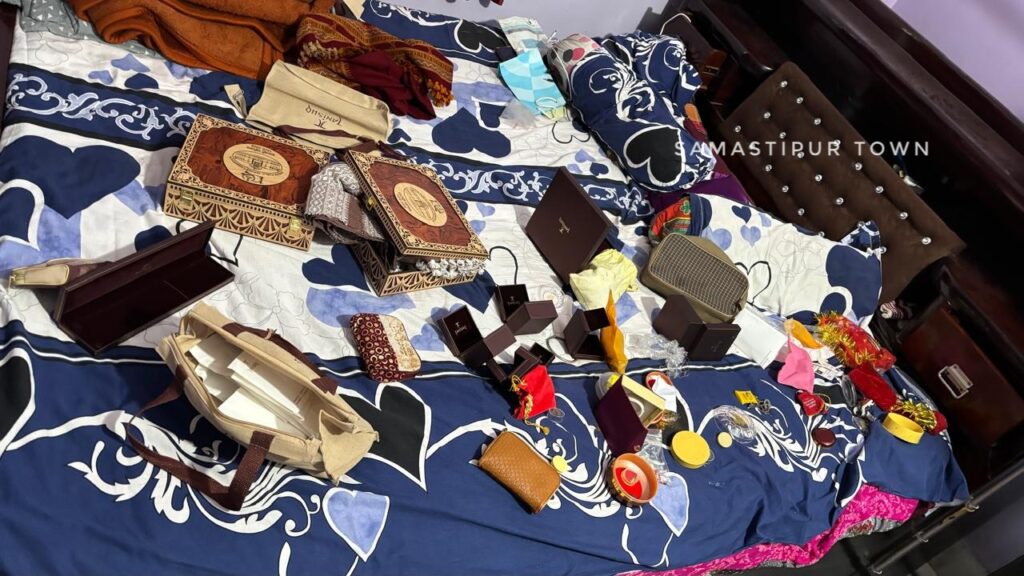 समस्तीपुर शहर के बारह पत्थर मुहल्ले में बंद घर से 20 लाख रुपये मुल्य के आभूषण और डेढ़ लाख नगद की चोरी 1 IMG 20251226 WA0090