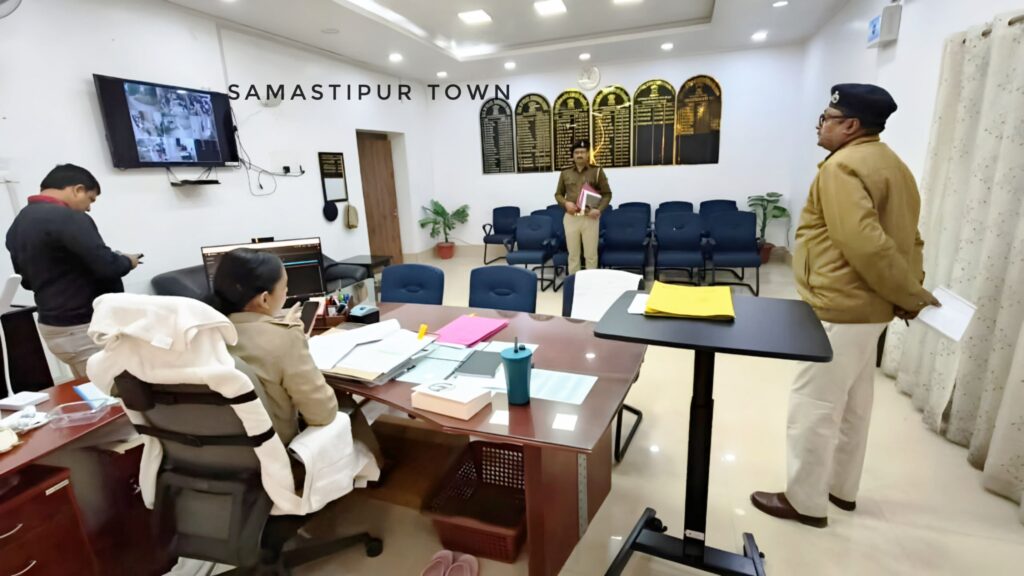 ताजपुर में हुए नाबालिग ह'त्याकांड की DIG ने की समीक्षा, क्रिकेट मैच देखने के दौरान अपहरण कर घटना को दिया गया था अंजाम 1 IMG 20251226 WA0095