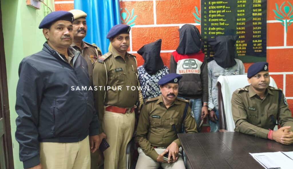 दलसिंहसराय में लूट मामले में फरार चल रहे तीन बदमाश हथियार के साथ गिरफ्तार 1 IMG 20251226 WA0097