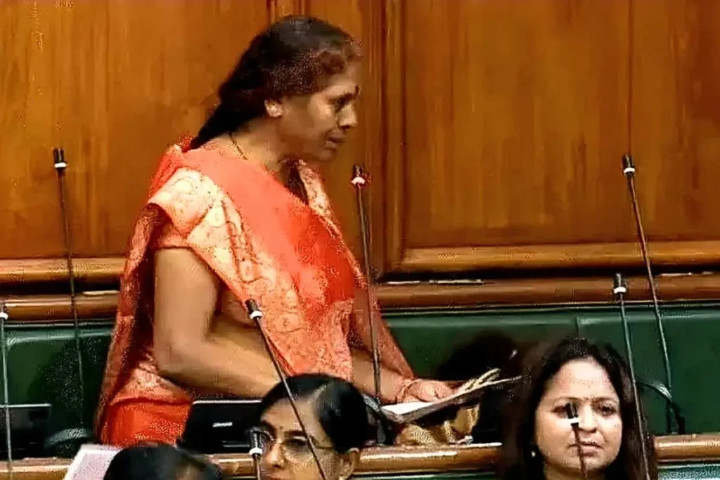 ‘सतत लेती हूं, विधि रखती हूं…’, बिहार के बाहुबली की विधायक पत्नी शपथ लेने में कई बार अटकीं 1 vibha devi oath picture