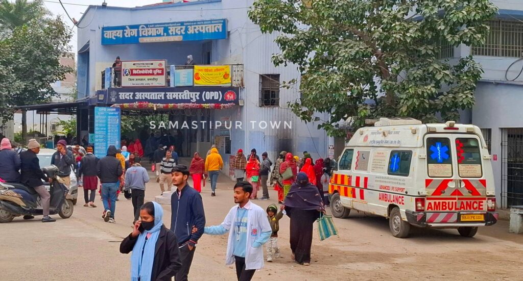 सदर अस्पताल में मेडिकल इंज्यूरी रिपोर्ट के नाम पर डॉक्टर बन ठगने का प्रयास, ठग खुद को बता रहा था सदर अस्पताल का डाॅक्टर 1 20251229 114905