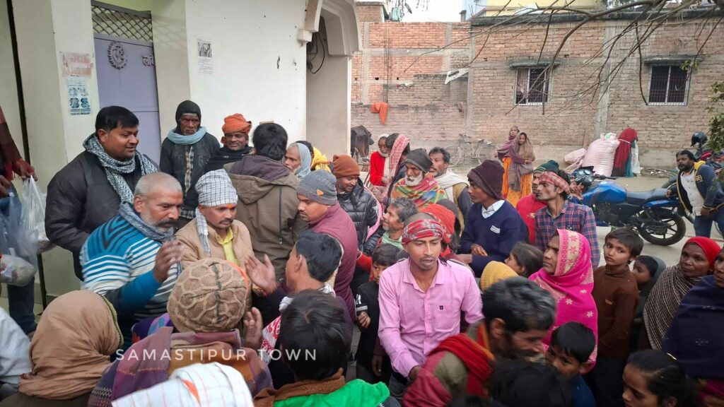 मकर संक्रांति पर्व को लेकर समाजसेवी ने जरूरतमंदों को बांटी खुशियां... 1 20260113 172132 1