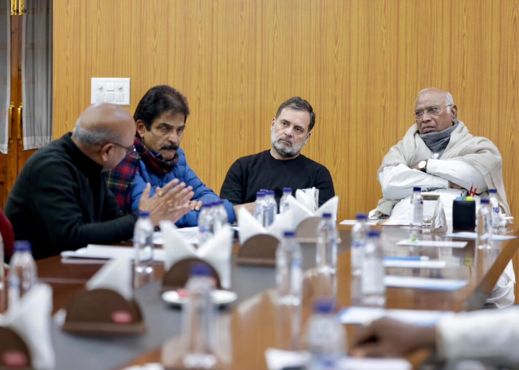 बिहार कांग्रेस में टूट की अटकलों के बीच राहुल-खरगे ने ली बड़ी बैठक, जानिए क्या हुआ? 1 20260123 222747