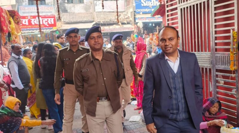 नववर्ष पर सुरक्षा व्यवस्था का जायजा लेने पहुंचे डीएम व एसपी, थानेश्वर मंदिर का किया निरीक्षण 1 FB IMG 1767337359721