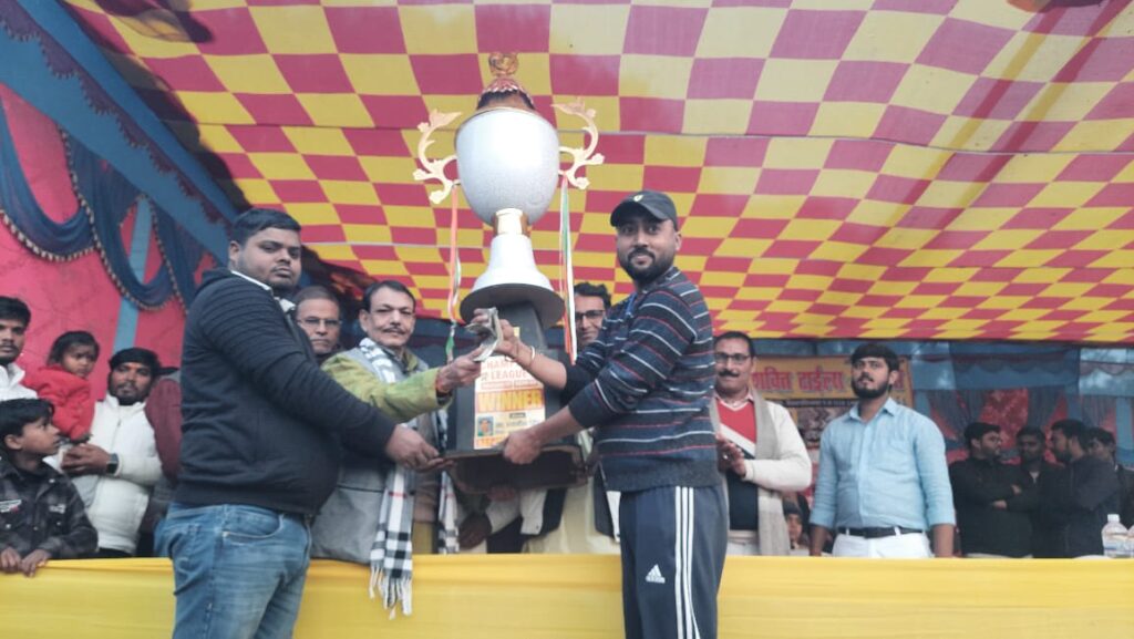 वैशाली टीम को हराकर समस्तीपुर की टीम ने जमाया शील्ड पर कब्जा, विजेता टीम को 51हजार नगद राशि व ट्राफी किया प्रदान 1 IMG 20260102 WA0018