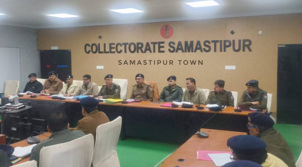 कई थानाध्यक्ष समेत 90 से अधिक पुलिस कर्मियों के वेतन पर रोक, क्राइम मीटिंग के दौरान मुसरीघरारी और ताजपुर थानाध्यक्ष की SP ने लगायी क्लास 1 IMG 20260108 WA0093