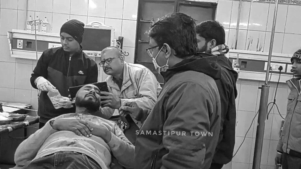 समस्तीपुर बीएड कॉलेज में कर्मी का फोड़ा सिर, जख्मी ने काॅलेज के प्राचार्य पर लगाया आरोप, पहुंची पुलिस 1 VID 20260118 WA0075