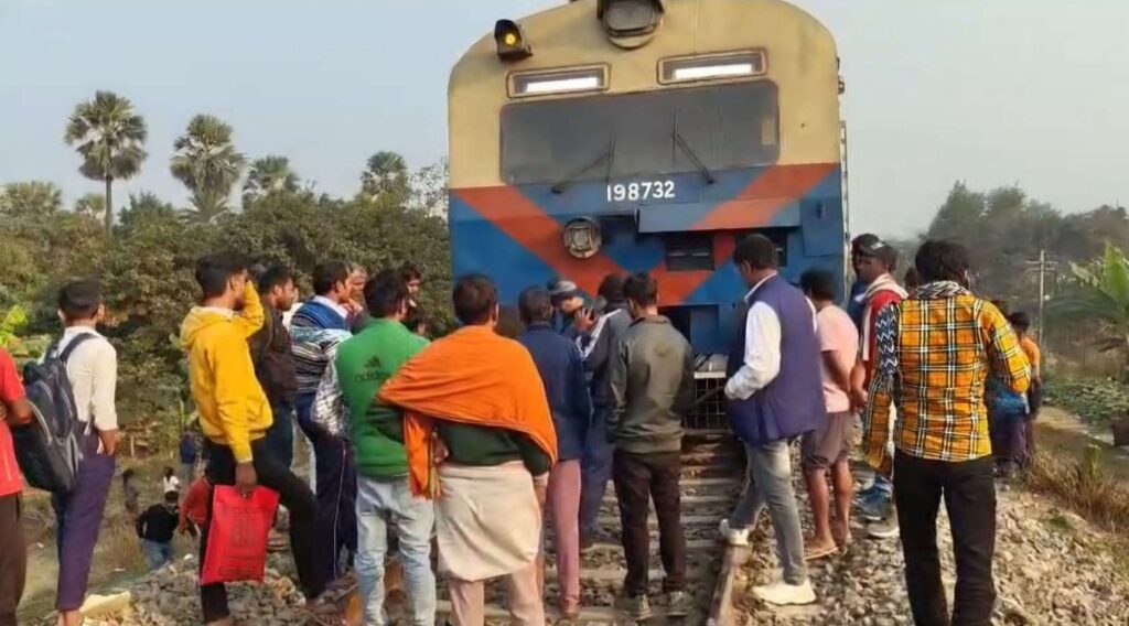 समस्तीपुर-सहरसा सवारी ट्रेन में ब्रेक वाइंडिंग, ब्रेक फंसने के कारण घंटों परिचालन रहा बाधित 1 braka kharab hana para tarana ghata raka 78b6337d99d59e7d643c2a9683045696