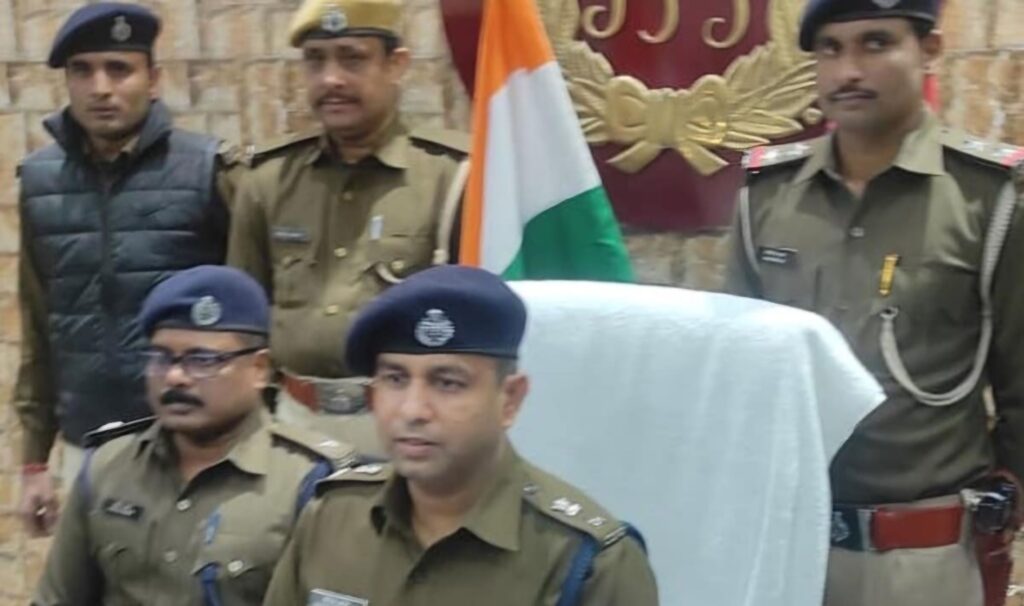 सम्राट चौधरी का नाम लेकर पिटाई मामले में ऐक्शन; पटना पुलिस ने दो को दबोचा, वीडियो वायरल हुआ था 1 policews 1767608728060 1767608761879 1