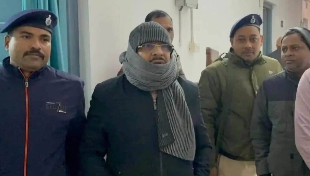 घूसखोर अफसर को निगरानी ने दबोचा, मुजफ्फरपुर जिला कृषि पदाधिकारी 19 हजार रिश्वत लेते गिरफ्तार 1 ssppppppppppp 1767429522004 1767429533853