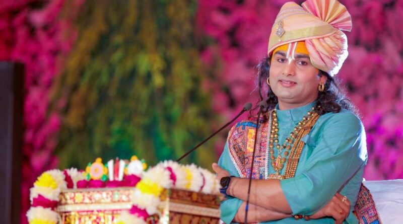 बिहार में अनिरूद्धाचार्य की कथा में भगदड़ जैसे हालात, भीड़ ने गेट तोड़ डाला; 3 जख्मी 1 319738756 460718486255068 7582824783651236262 n