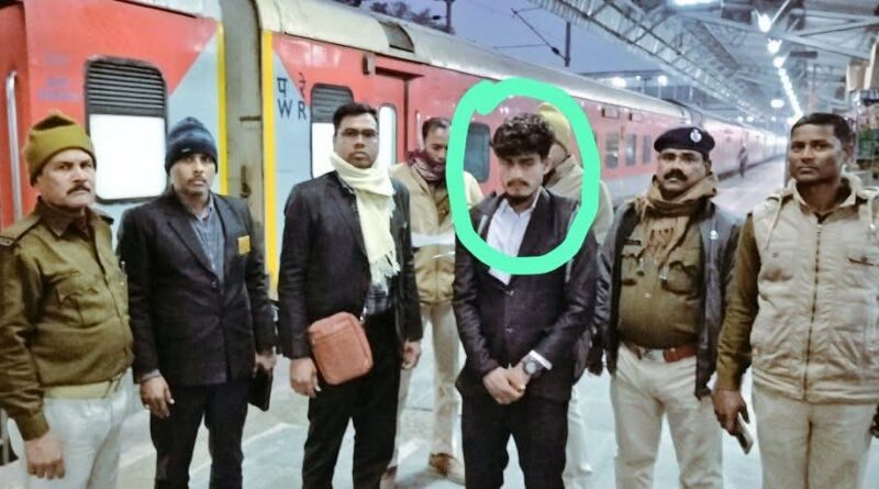 दरभंगा-आनंद विहार एक्सप्रेस में फर्जी TTE पकड़ा गया, समस्तीपुर स्टेशन पर GRP को सौंपा गया 1 FB IMG 1771386412959