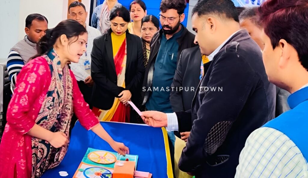 समस्तीपुर जिला स्तरीय TLM मेला 3.0 में शिक्षकों ने दिखाया हुनर, विजेता अब राज्य स्तर पर करेंगे जिले का प्रतिनिधित्व 1 IMG 20260205 WA0127