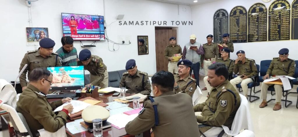 थाना भवनों की मरम्मती को लेकर DIG की अध्यक्षता में प्रक्षेत्रीय बैठक आयोजित, समस्तीपुर SP भी हुए शामिल 1 IMG 20260214 WA0110