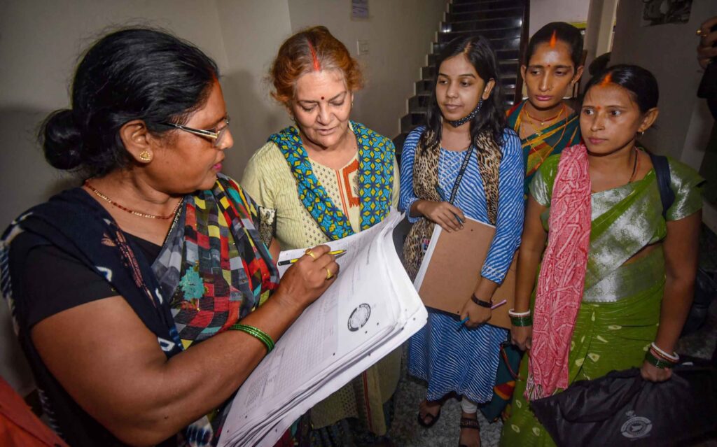 बिहार में जनगणना का काउंटडाउन शुरू, अप्रैल 2026 से पहला चरण, 33 सवालों के देने होंगे जवाब... 1 census 2025 05 6695bc1cc2c7138cde77d52abf95b6d9 scaled 1