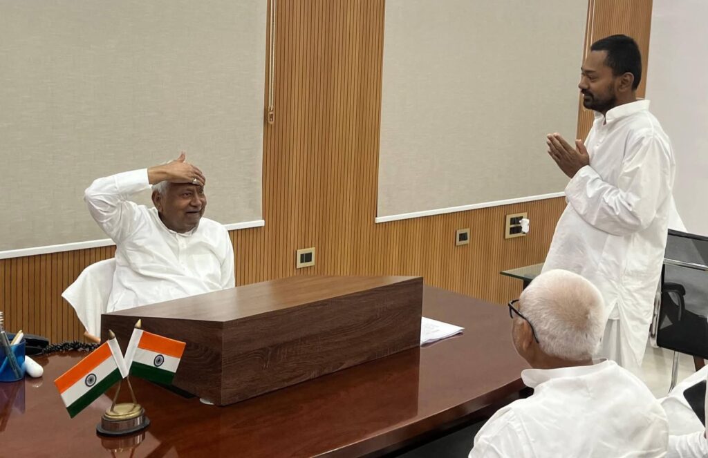 नीतीश-निशांत की बंद कमरे में मुलाकात: बढ़ी सियासी हलचल, क्या JDU में बदलाव की तैयारी? 1 20260327 124114