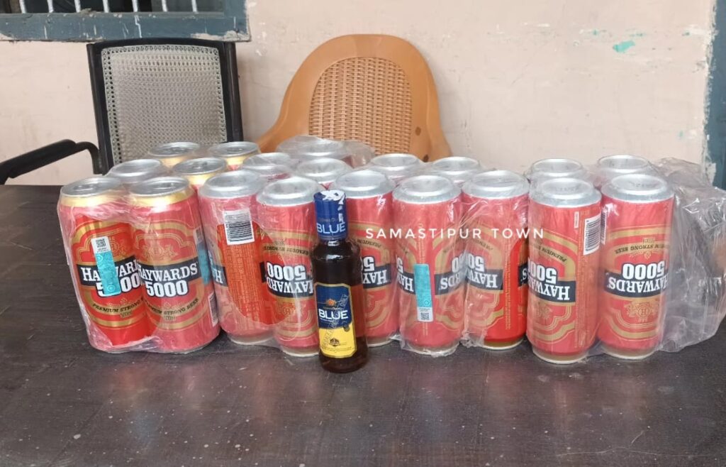 शहर के मोहनपुर में होली से पहले पुलिस ने 10 लीटर बीयर के साथ एक को किया गिरफ्तार 1 IMG 20260301 WA0081