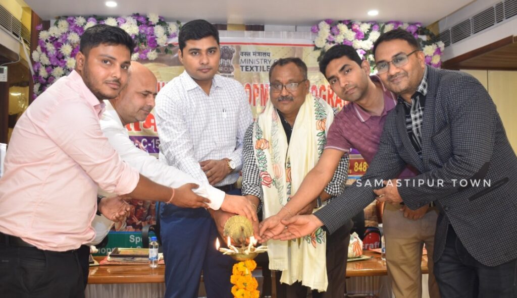 समस्तीपुर में उद्यमिता विकास कार्यक्रम का शुभारंभ, बांस एवं केन शिल्प कारीगरों को दिया जा रहा प्रशिक्षण 1 IMG 20260314 WA0083