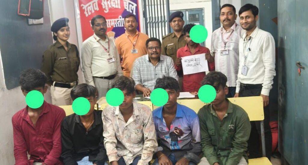 समस्तीपुर रेलवे स्टेशन पर RPF की सतर्कता से मानव तस्करी की कोशिश नाकाम, 5 नाबालिगों का रेस्क्यू, एक गिरफ्तार 1 IMG 20260312 205728