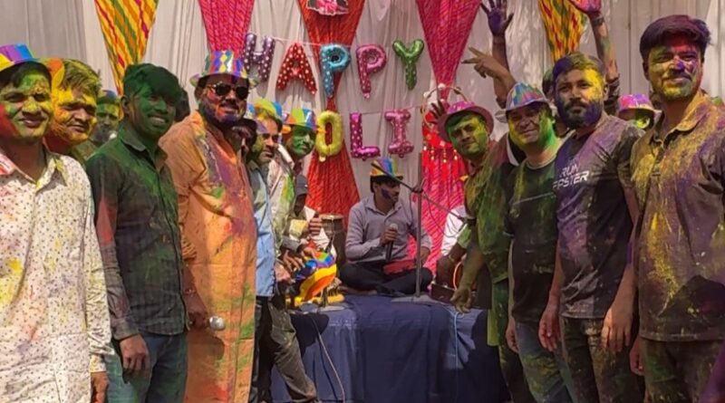 होली मिशन हाई स्कूल में हर्षोल्लास के साथ मना होली मिलन समारोह 1 IMG 3207