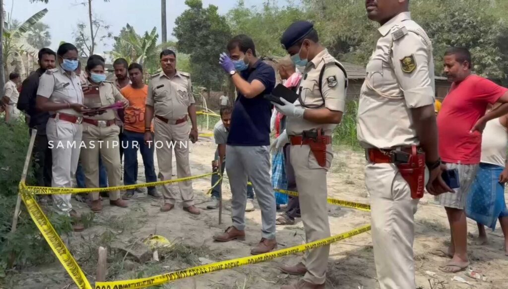 समस्तीपुर पुलिस ने 24 घंटे में सिर कटे शव का सिर बगीचे में जमीन खोदकर किया बरामद, मुख्य आरोपी समेत चार संदिग्धों को भी पकड़ा, 15 पर नामजद FIR 1 VID 20260313 WA00391