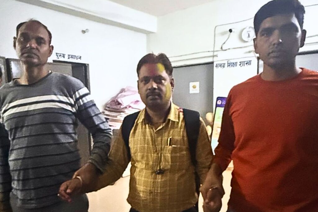 बिहार में 5 लाख घूस लेते इंजीनियर गिरफ्तार, 57 लाख की योजना में 10% कमीशन का खेल उजागर 1 betiya engineer arrested