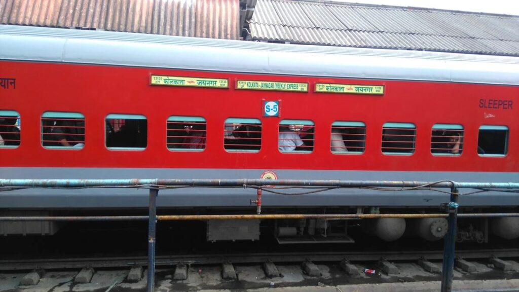 चलती ट्रेन में यात्री से लूटपाट, पीड़ित ने समस्तीपुर रेल थाने में करायी प्राथमिकी दर्ज 1 dsc07872405035