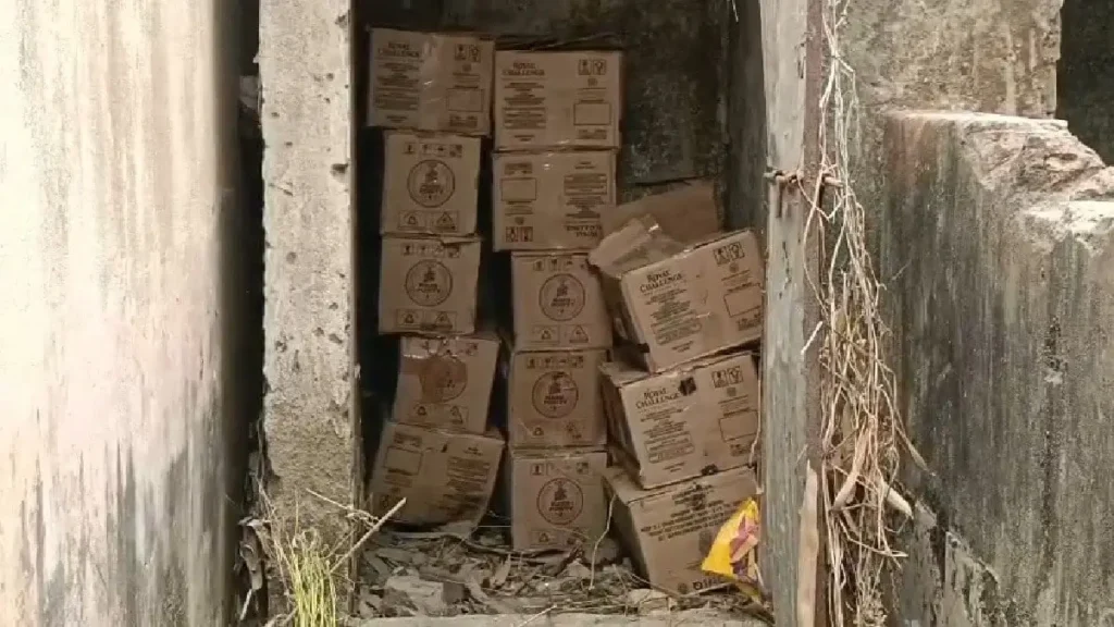 बिहार के स्कूल में शराब की खेप, चौथी के छात्र ने कोल्ड ड्रिंक समझ पी ली और फिर.. 1 69d4a0bfb2653 liquor recovered 071418162 16x9 1