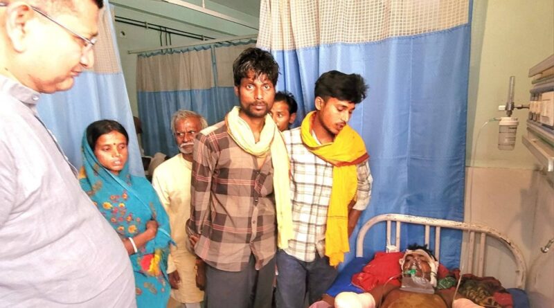 समस्तीपुर : गेहूं दौनी करने के दौरान थ्रेसर की चपेट में आया युवक, हाथ और कान कटे; तीन छोटे-छोटे बच्चे व गर्भवती पत्नी पर टूटा दुखों का पहाड़ 1 FB IMG 1776142163182