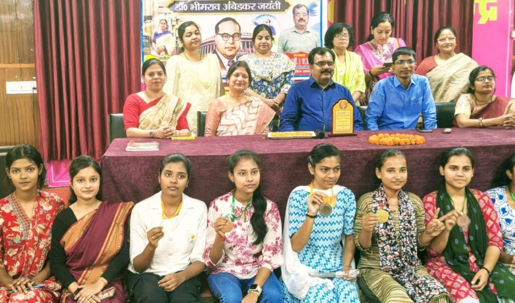 समस्तीपुर वीमेंस कॉलेज में अंबेडकर जयंती पर संगोष्ठी, शिक्षा और समानता के संदेश पर जोर 1 IMG 20260413 WA0024