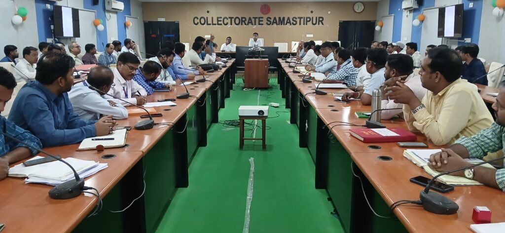 पीएम सूरज घर योजना की समीक्षा बैठक, लंबित आवेदनों के शीघ्र निष्पादन पर जोर 1 IMG 20260415 WA0027