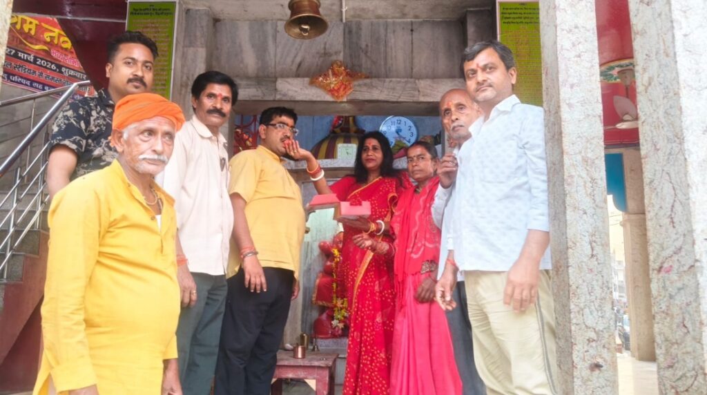 सम्राट चौधरी के मुख्यमंत्री बनने पर रोसड़ा में जश्न, मंदिर में चढ़ाया प्रसाद 1 IMG 20260415 WA0065