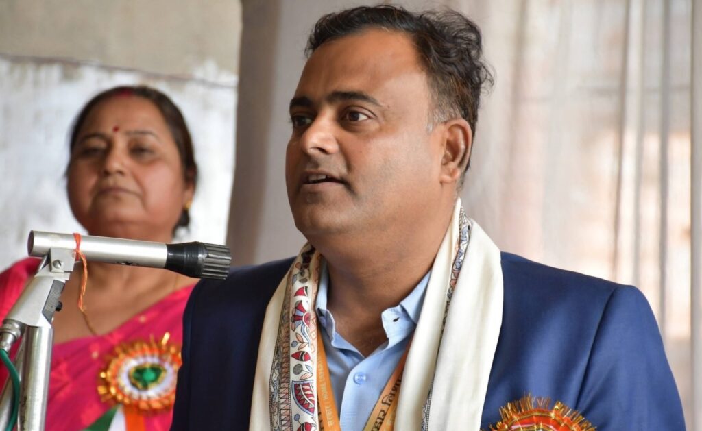नीतीश सरकार ने लखीसराय डीएम को पद से हटाया, धान खरीद में गड़बड़ी के बाद मिथिलेश मिश्र का ट्रांसफर 1 Mithilesh Mishra IAS Lakisarai DM Transfer 1775572976671 1775572980582 1