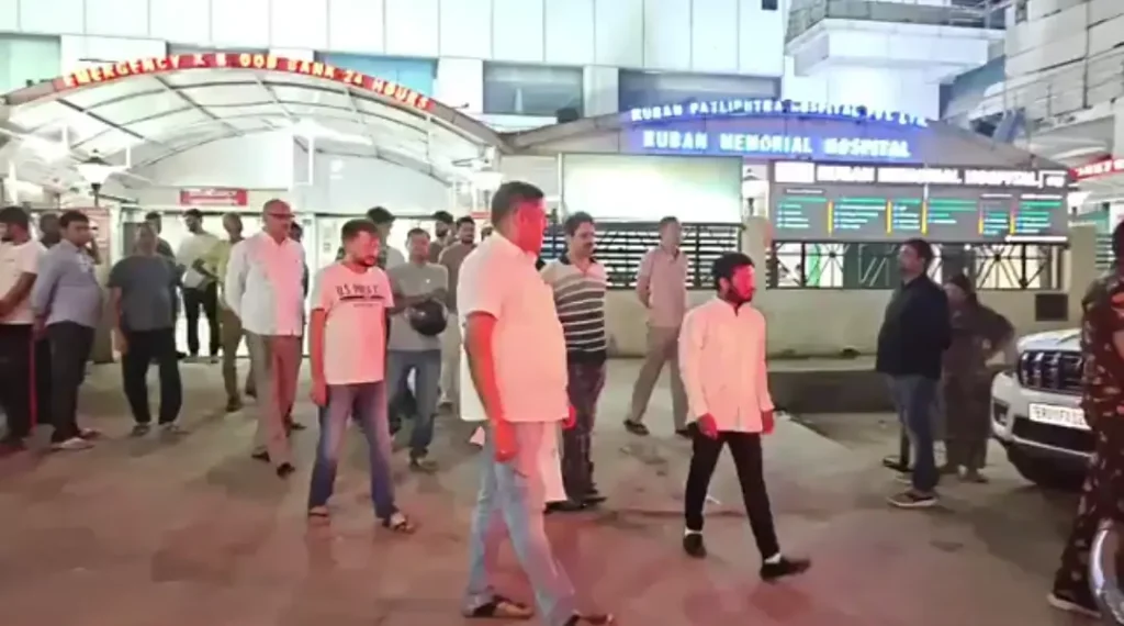 पटना में अपार्टमेंट में घुस कारोबारी को गोली मारी, फायरिंग करते हुए अटल पथ की ओर भागे बदमाश 1 Screenshot 20260401 064950