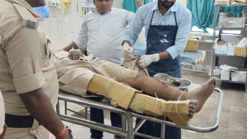 बिहार: दारोगा के टूटे पैर को प्लास्टर के बदले कार्टन से बांधा; इस सदर अस्पताल में जुगाड़ वाले इलाज पर बिफरे DM 1 bihar news 1280 720 2026 04 09t170357.226