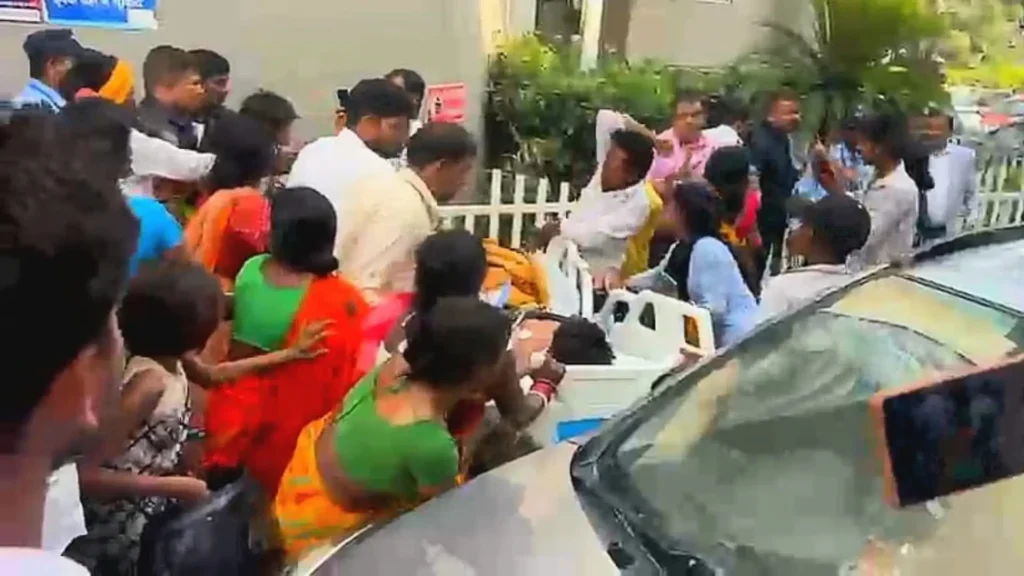 बच्चे की मौत के बाद भी पैसों के लिए शव ICU में रखने का आरोप, पटना के पारस अस्पताल में तोड़फोड़; पुलिस से हाथापाई 1 ruckus erupts after patient death negligence allegations paras hospital patna bihar news e23f6babaa4b4ec6d817ec279ac037c5