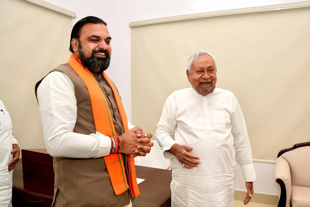 दिल्ली से लौटते ही नीतीश कुमार से मिले सम्राट चौधरी, कल डिप्टी CM विजय चौधरी से मांगी थी कामकाज की रिपोर्ट 1 20260529 182615