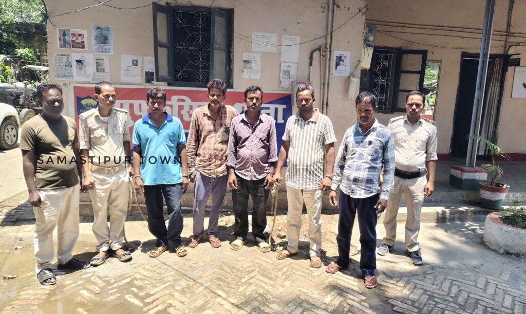 मुफस्सिल थाने की पुलिस ने विशेष अभियान चलाकर सगे भाई समेत पांच वारंटी को किया गिरफ्तार 1 IMG 20260506 WA0009