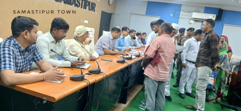 जनता दरबार में समस्तीपुर डीएम ने सुनी लोगों की समस्याएं, त्वरित निष्पादन का दिया निर्देश 1 IMG 20260508 WA0062