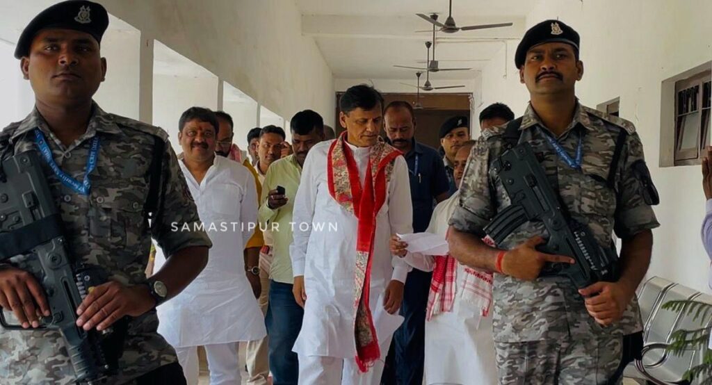 पार्टी से निष्कासित नेता को 20 सूत्री में पद मिलने पर BJP में घमासान, नित्यानंद राय के एकाएक समस्तीपुर कलेक्ट्रेट पहुंचने के बाद चर्चाओं का बाजार गर्म 1 IMG 20260523 WA0081