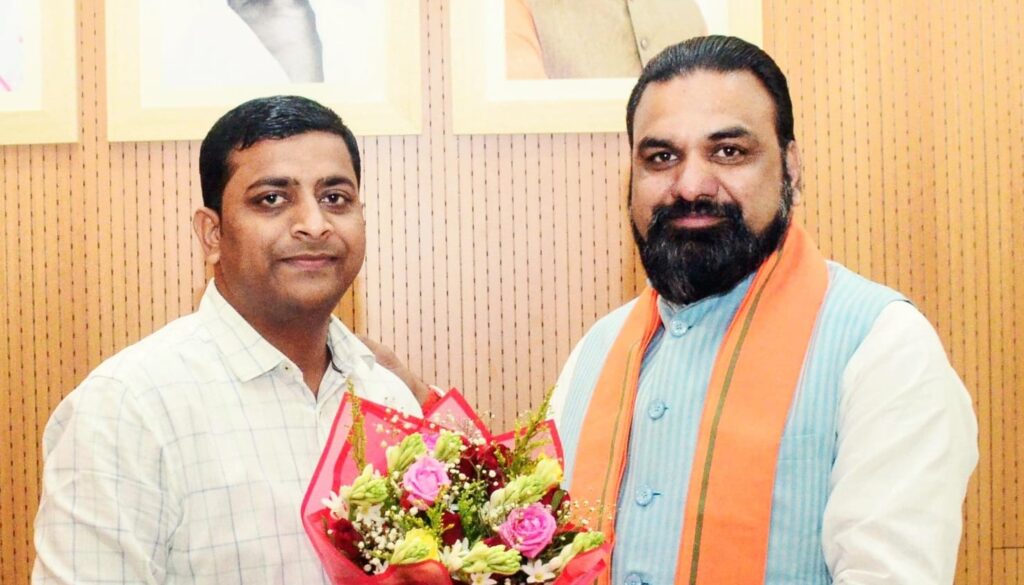 मुखिया प्रतिनिधि ने CM से की मुलाकात; शिवाजीनगर की सड़क, शिक्षा, स्वास्थ्य, खेल और सिंचाई व्यवस्था से जुड़ी समस्याओं पर की चर्चा 1 IMG 20260524 WA0036