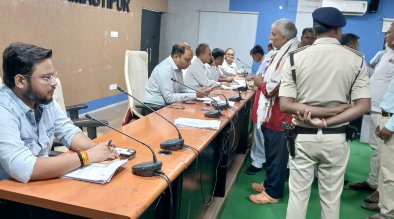 जनता दरबार में DM रोशन कुशवाहा ने सुनीं लोगों की समस्याएं, त्वरित निष्पादन का दिया निर्देश 1 IMG 20260530 WA0003