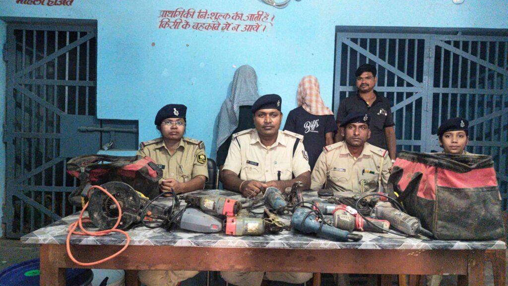 रोसड़ा में हुए फर्नीचर फैक्ट्री चोरी कांड का खुलासा, उत्तर प्रदेश के दो आरोपी को समस्तीपुर पुलिस ने किया गिरफ्तार 1 IMG 20260530 WA0105