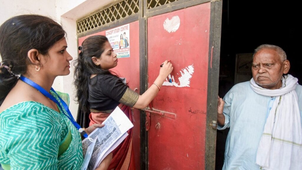 बिहार में 47 लाख परिवारों ने की स्वगणना, आज से घर-घर जा रहे प्रगणक; सरकार ने साइबर फ्रॉड से चेताया 1 Picsart 26 05 02 22 13 42 313